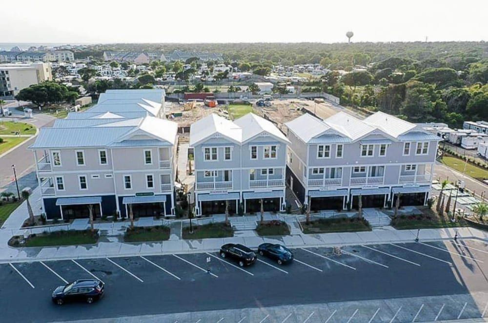 Luxury Beach Condo 5 Min Walk to Beach Shops Apartment 53