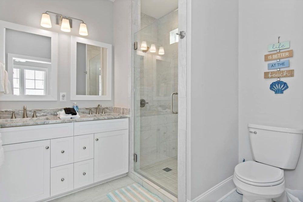 Luxury Beach Condo 5 Min Walk to Beach Shops Apartment 23