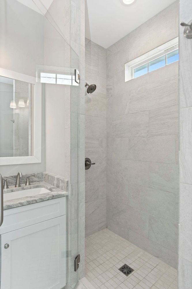 Luxury Beach Condo 5 Min Walk to Beach Shops Apartment 24