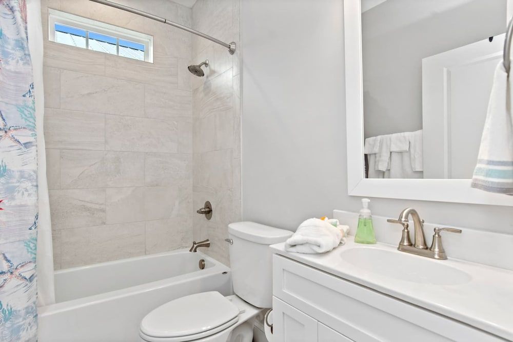 Luxury Beach Condo 5 Min Walk to Beach Shops Apartment 31