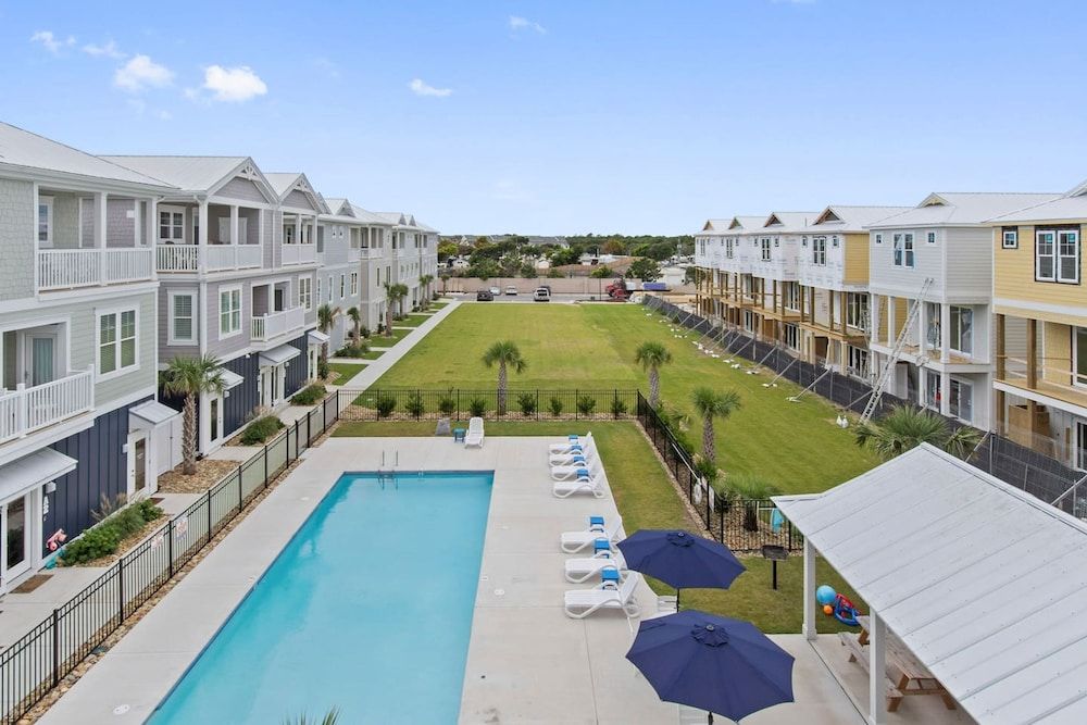 Luxury Beach Condo 5 Min Walk to Beach Shops Apartment 47