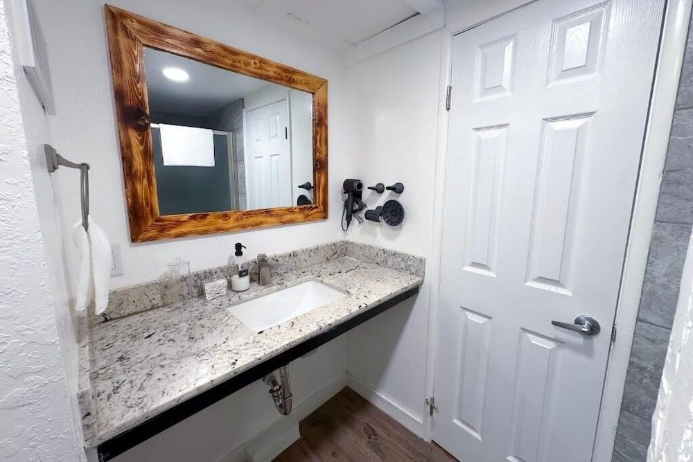 Arrowhead Ranch Retreat and Conference Superior Bungalow, Multiple Beds, Kitchen, Garden View 4