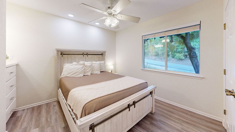 River Road Escapes Family House, River View 4