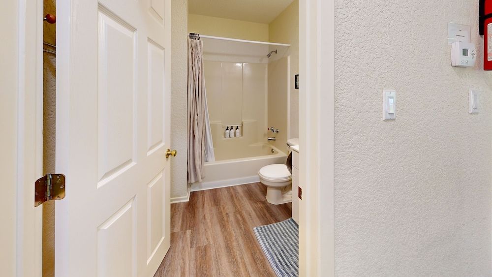 River Road Escapes Classic House, River View 15