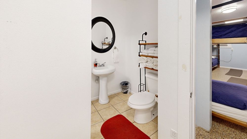 River Road Escapes Family House, River View 12