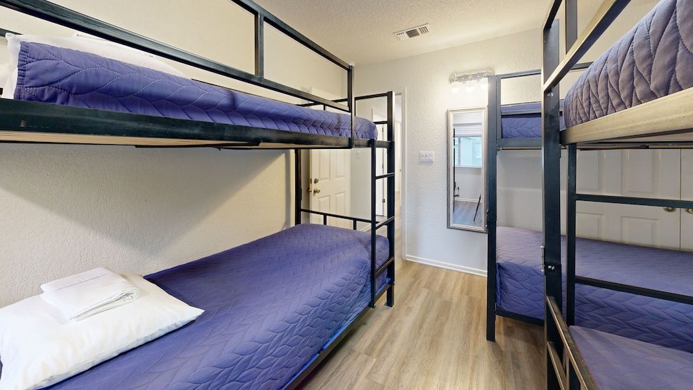 River Road Escapes Comfort Cabin, River View 2