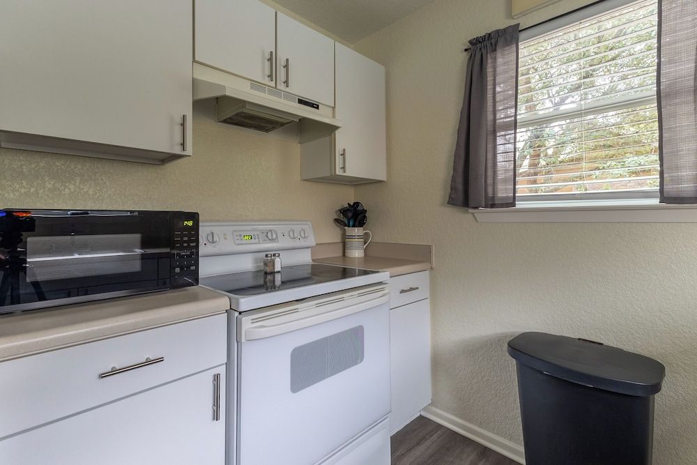 River Road Escapes Classic House, River View 8