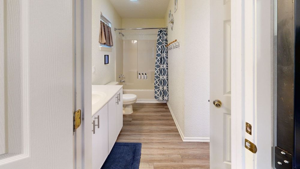 River Road Escapes Comfort Cabin, River View 12