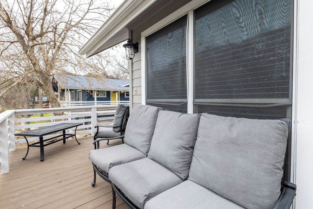 River Road Escapes Classic House, River View 12