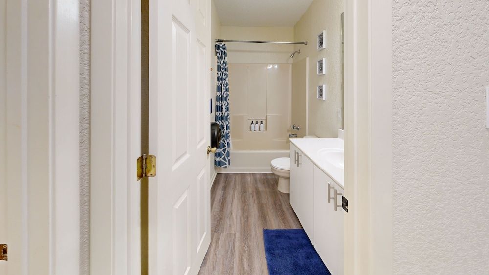 River Road Escapes Comfort Cabin, River View 11