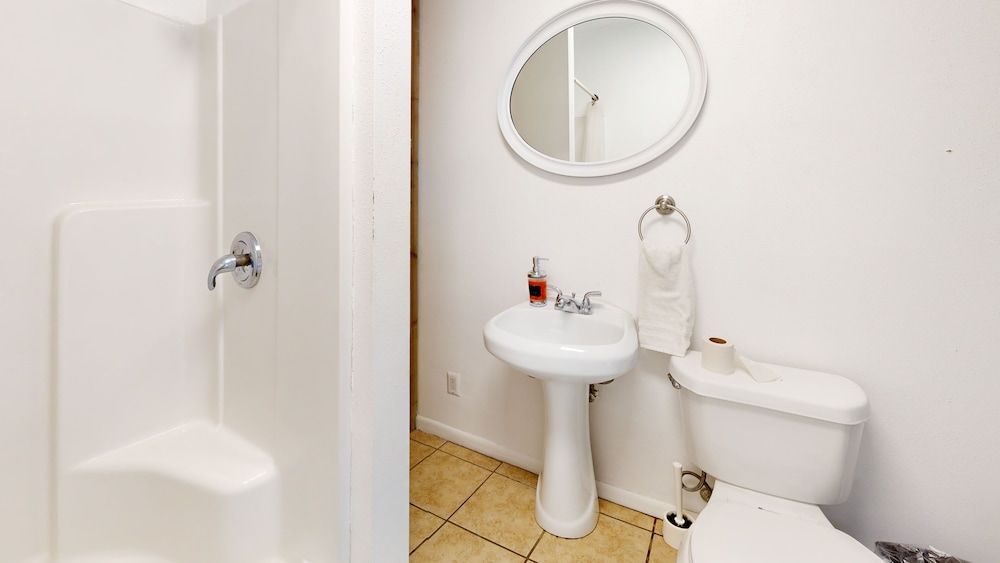 River Road Escapes Classic House, River View 14