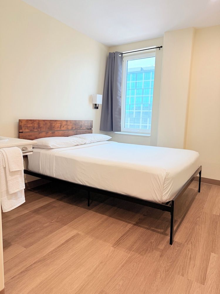 Nova Hotel JFK Deluxe Single Room, 1 Queen Bed 2