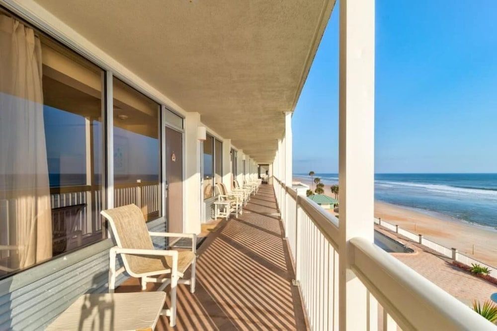 Azure Tides Oceanfront Condo, 1 Bedroom, Ocean View 7