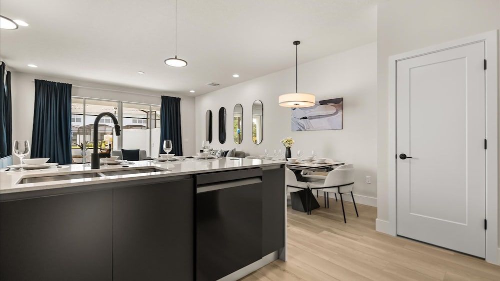 Contemporary 4BR Townhome With Pool Themed Rooms Apartment 12