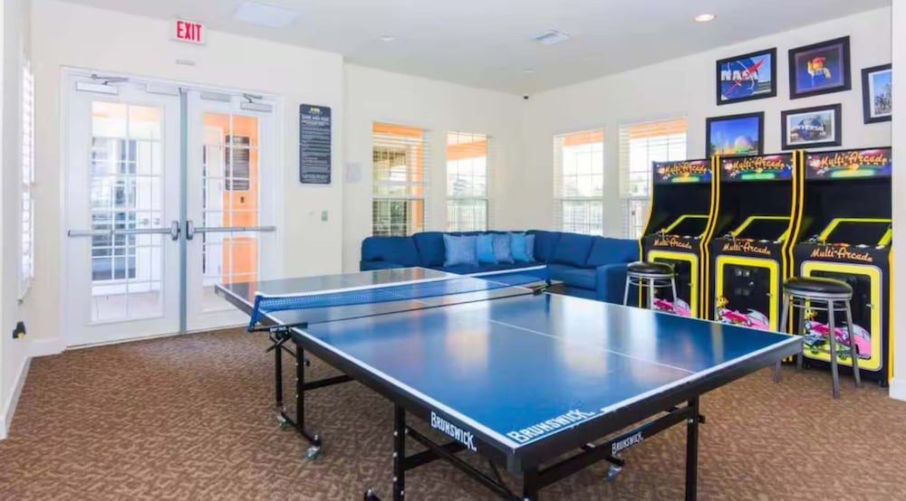 Contemporary 4BR Townhome With Pool Themed Rooms Apartment 33