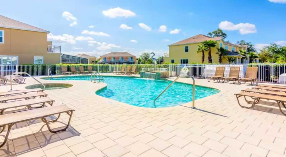 Contemporary 4BR Townhome With Pool Themed Rooms Apartment 28