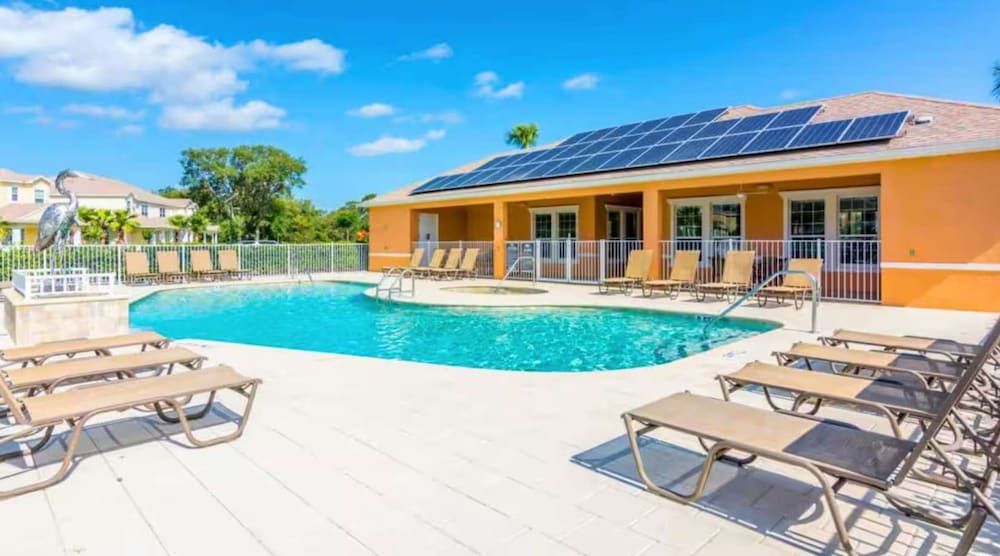 Contemporary 4BR Townhome With Pool Themed Rooms Apartment 30