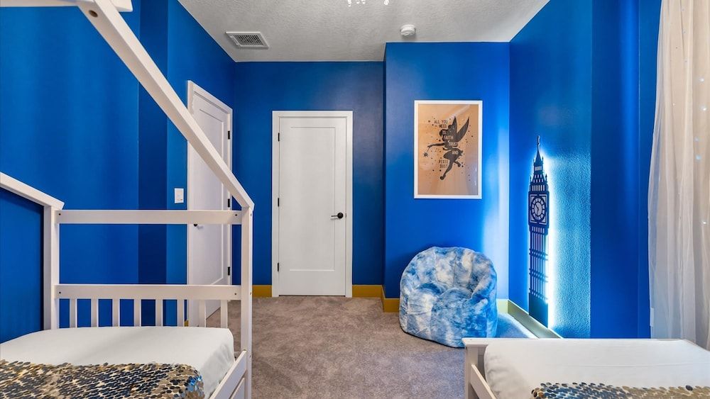 Contemporary 4BR Townhome With Pool Themed Rooms Apartment 24