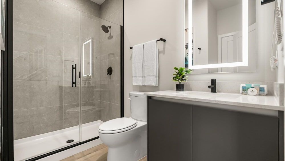 Contemporary 4BR Townhome With Pool Themed Rooms Apartment 22