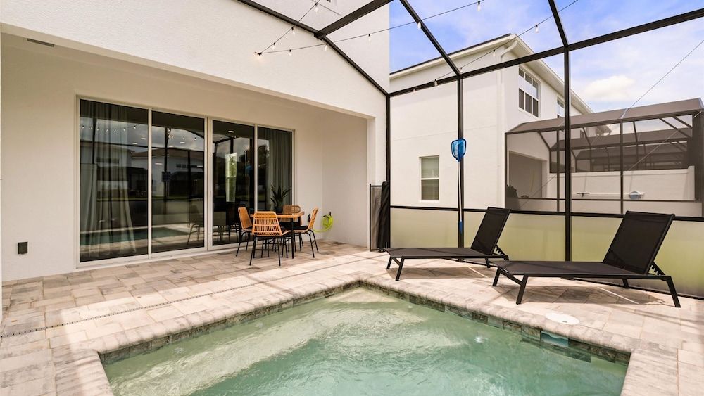 Contemporary 4BR Townhome With Pool Themed Rooms Apartment 6