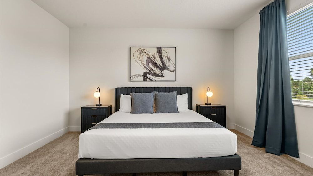 Contemporary 4BR Townhome With Pool Themed Rooms Apartment 16