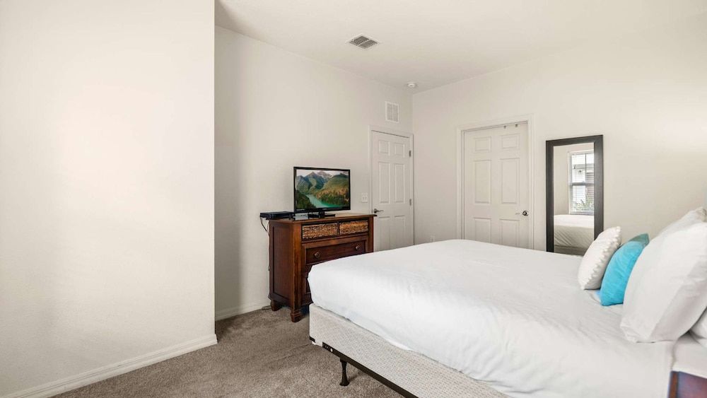 Upstay Modern 3BR Townhome w Pool Near Disney Apartment 16