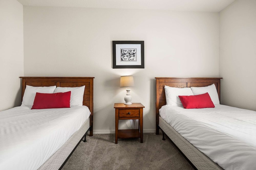 Upstay Modern 3BR Townhome w Pool Near Disney Apartment 25