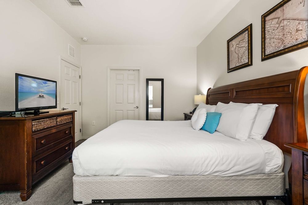 Upstay Modern 3BR Townhome w Pool Near Disney Apartment 15