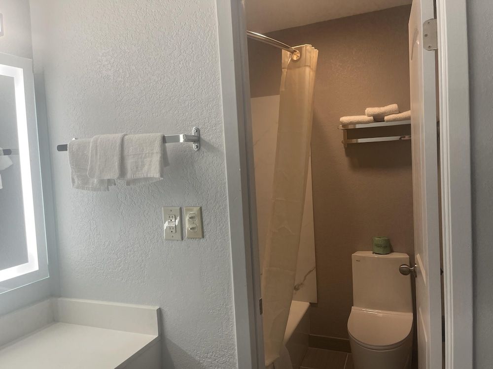 Motel 6 – Mccomb, Ms Deluxe Room, 2 Queen Beds, Non Smoking 14