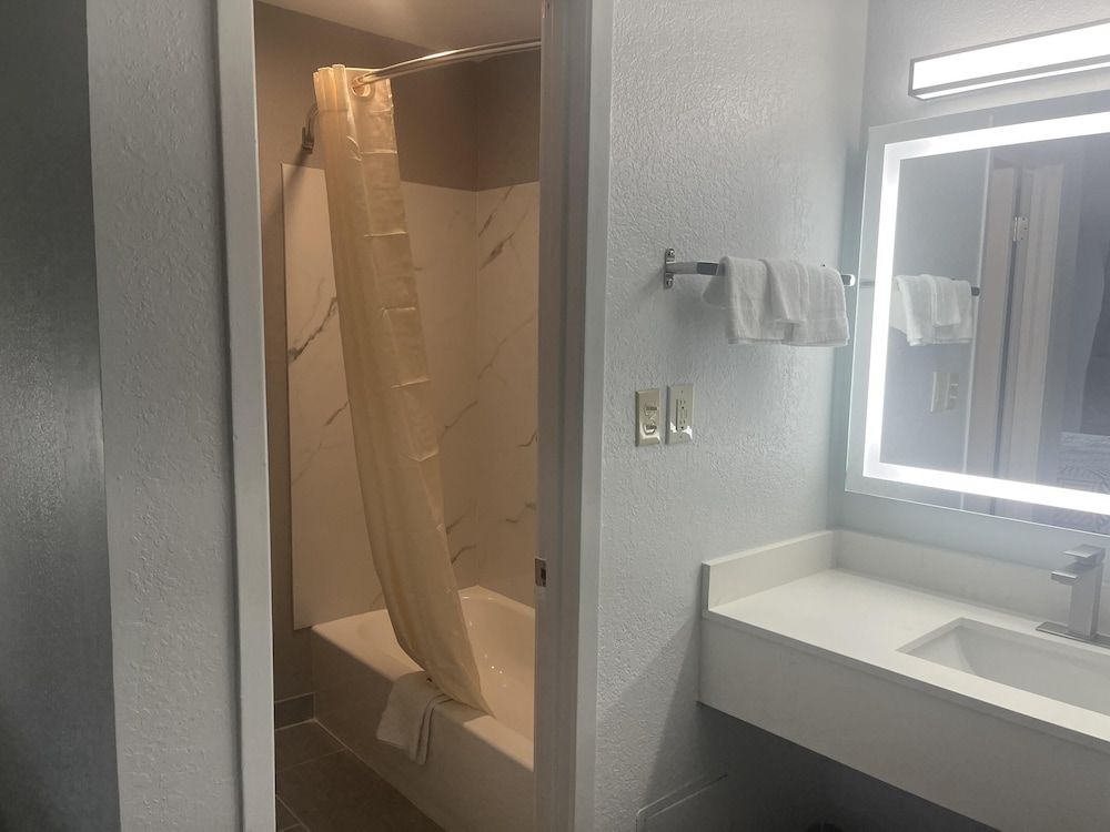 Motel 6 – Mccomb, Ms Deluxe Room, 2 Queen Beds, Non Smoking 15