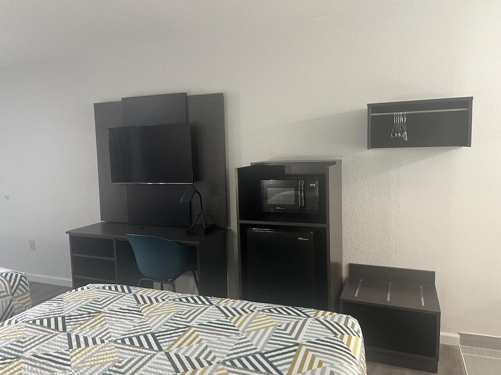 Motel 6 – Mccomb, Ms Deluxe Room, 2 Queen Beds, Non Smoking 4