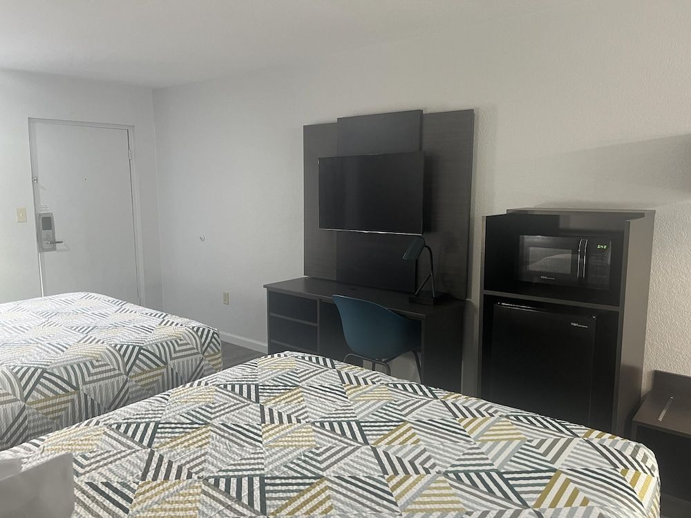 Motel 6 – Mccomb, Ms Deluxe Room, 2 Queen Beds, Non Smoking 6