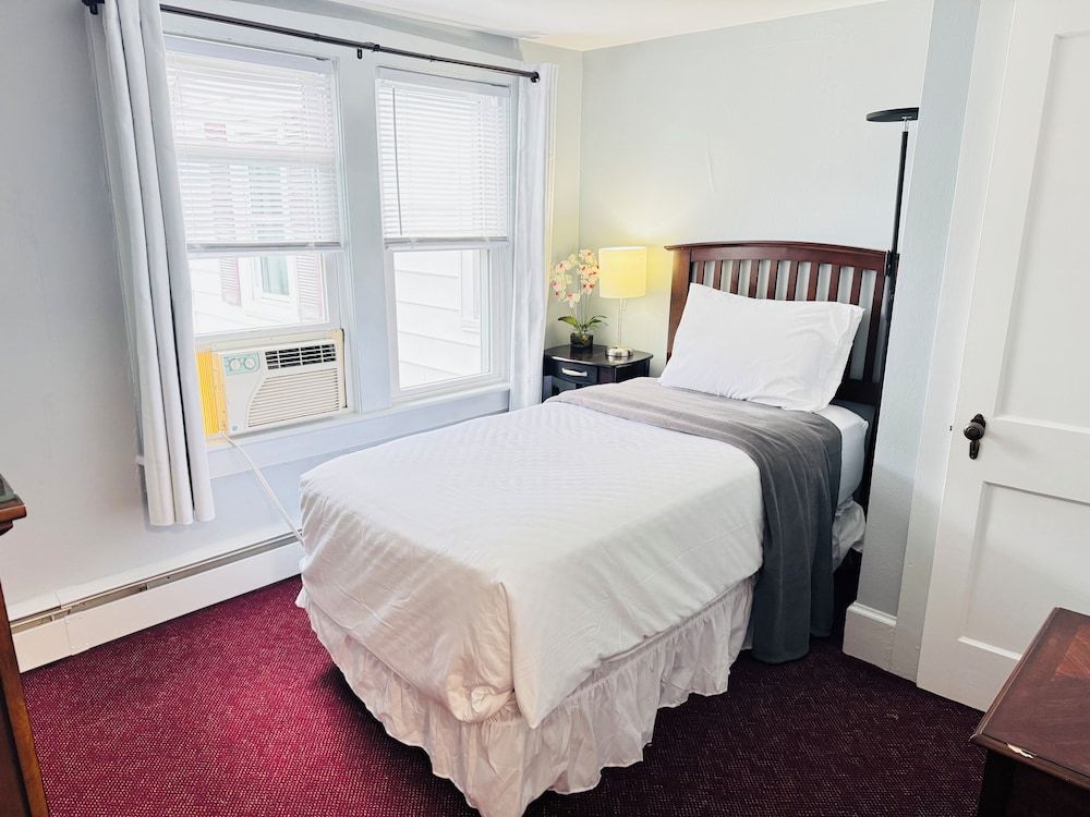 Pocono Ridge Inn Twin Room 3