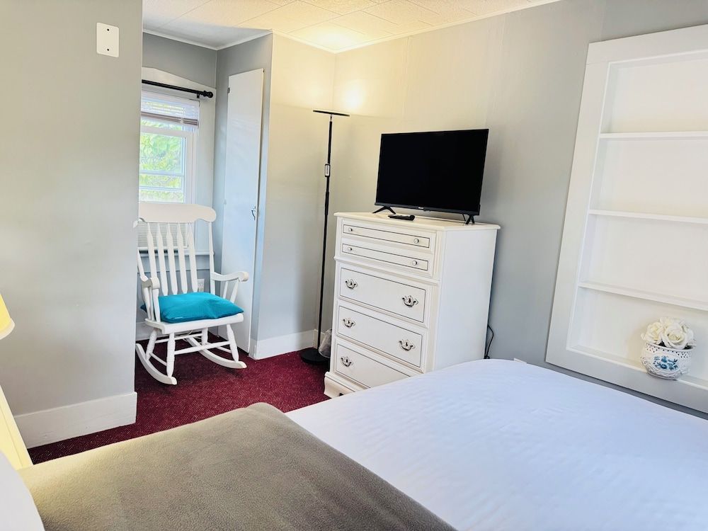 Pocono Ridge Inn Twin Room 4