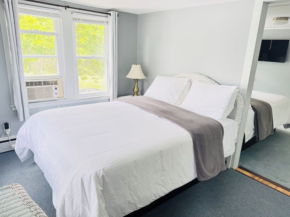 Pocono Ridge Inn Double Room, 2 Queen Beds 2