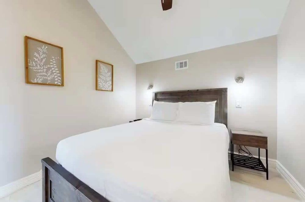 Cozy Waterfront With Deck Apartment 23