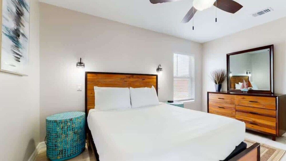 Cozy Waterfront With Deck Apartment 13