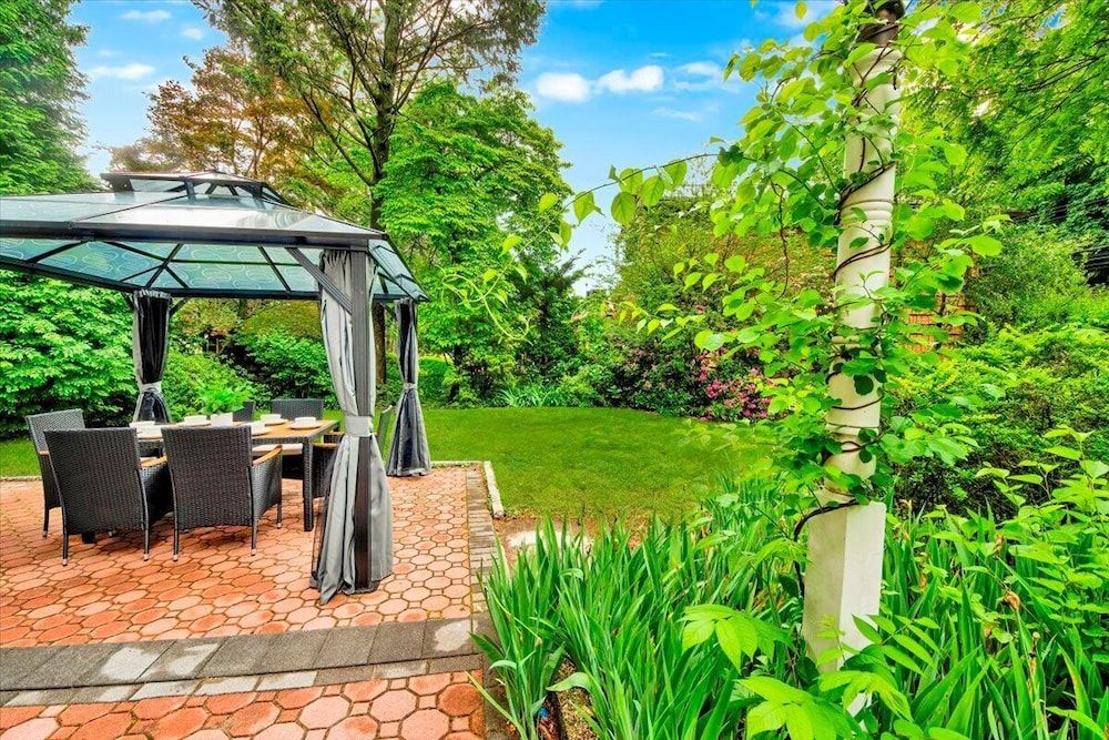 Modern Comfort in the Heart of NYC Luxury House, Garden View 21