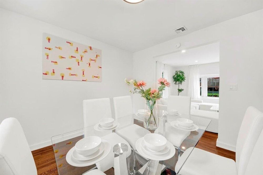 Modern Comfort in the Heart of NYC Luxury House, Garden View 29