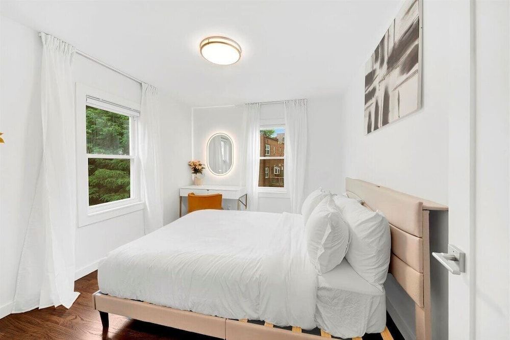 Modern Comfort in the Heart of NYC Luxury House, Garden View 7
