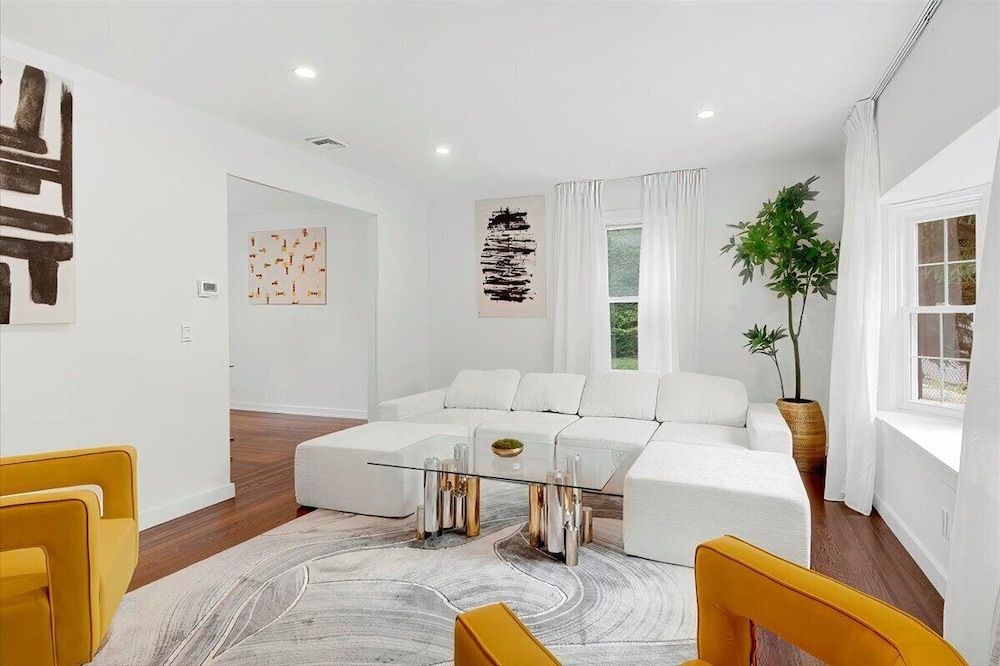 Modern Comfort in the Heart of NYC Luxury House, Garden View 19