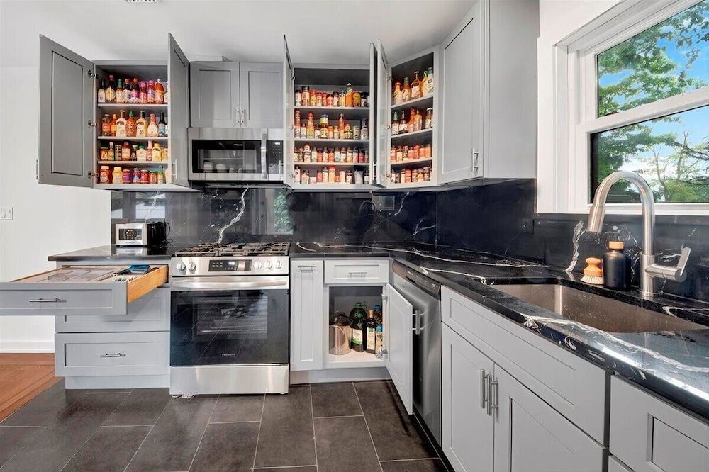 Modern Comfort in the Heart of NYC Luxury House, Garden View 18