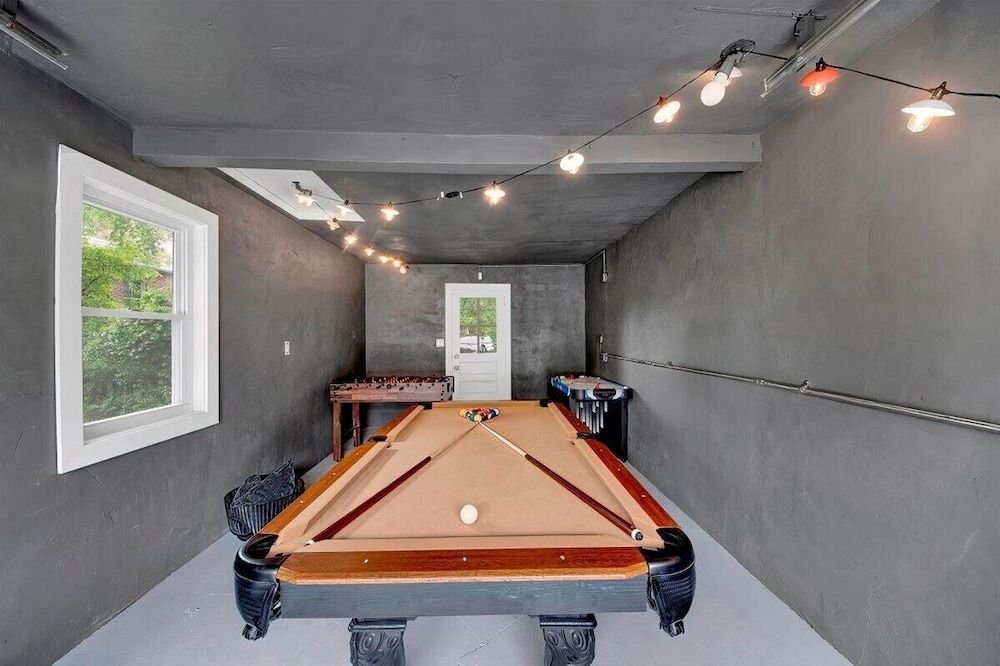 Modern Comfort in the Heart of NYC Luxury House, Garden View 9