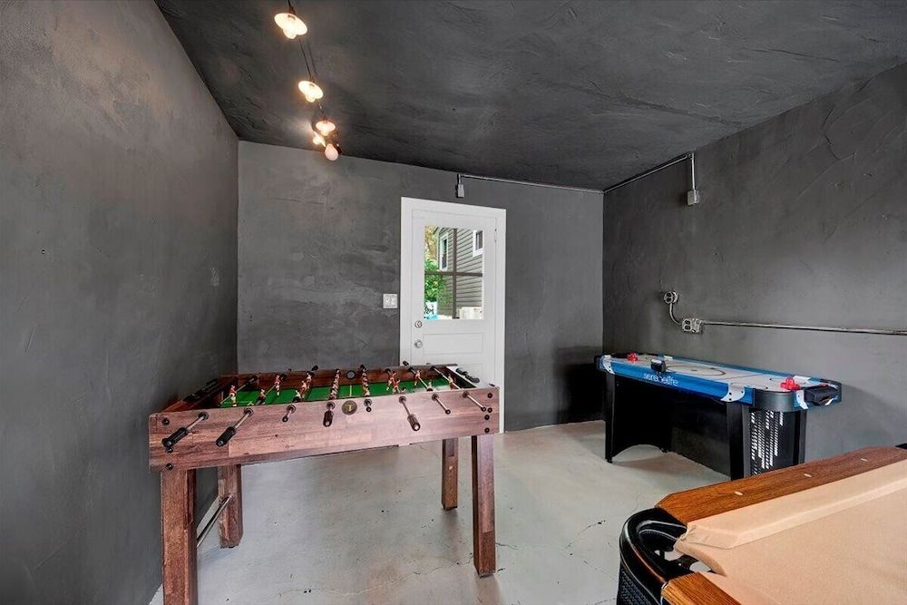 Modern Comfort in the Heart of NYC Luxury House, Garden View 11