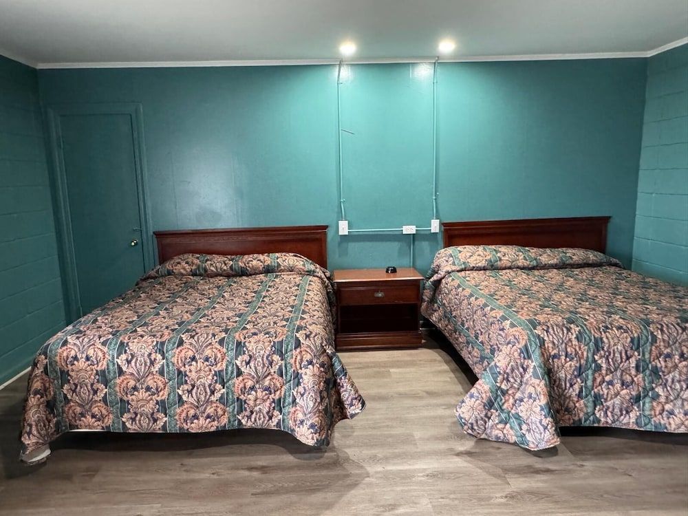 Walkers Inn Dothan by Hotel O Room, 2 Queen Beds, Non Smoking 5