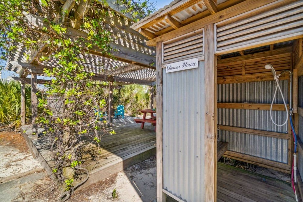 Newly Renovated 2 Bedroom Beach House Free Parking House 23