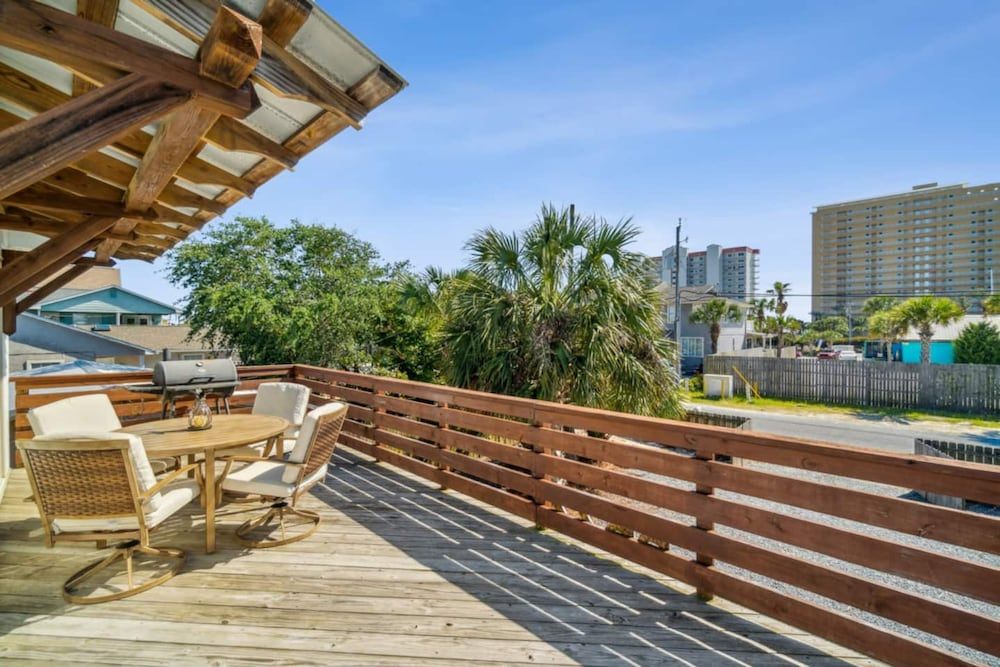 Newly Renovated 2 Bedroom Beach House Free Parking House 19