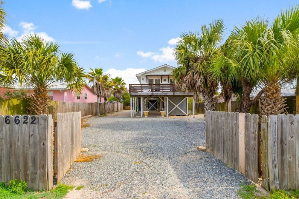 Newly Renovated 2 Bedroom Beach House Free Parking House 30