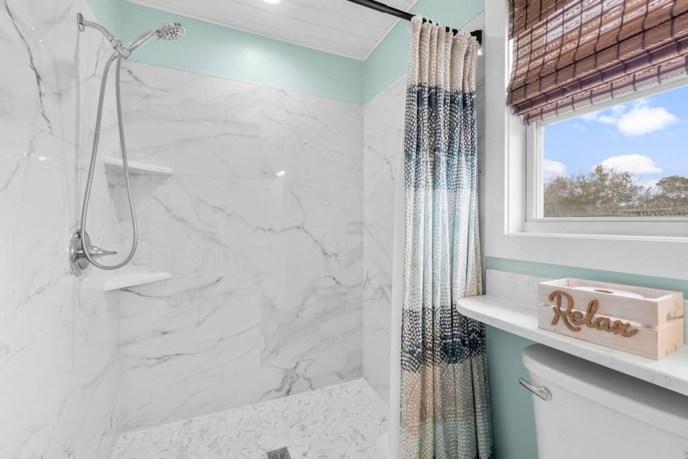 Newly Renovated 2 Bedroom Beach House Free Parking House 7