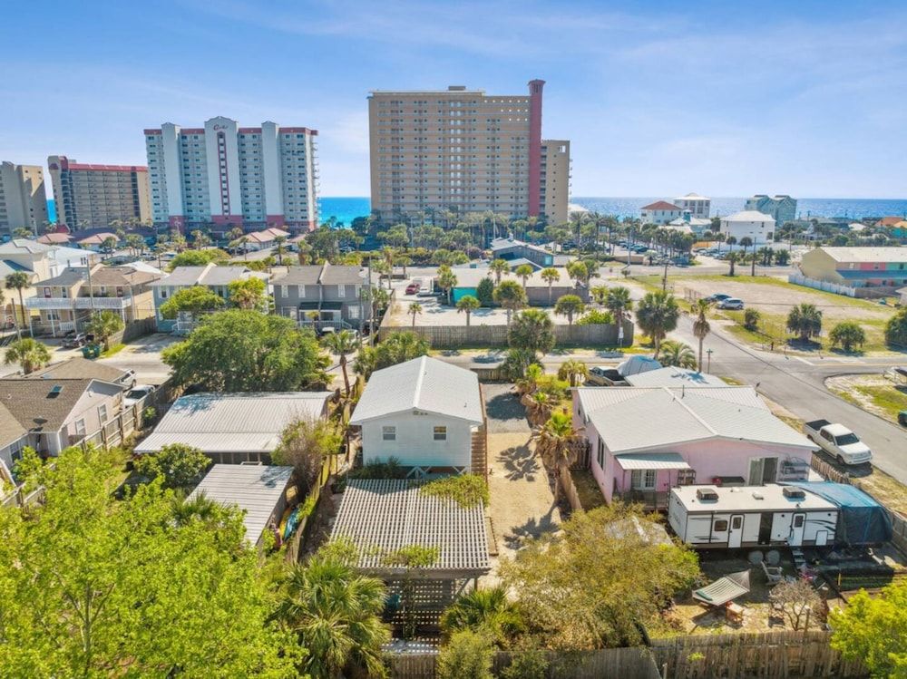 Newly Renovated 2 Bedroom Beach House Free Parking House 26